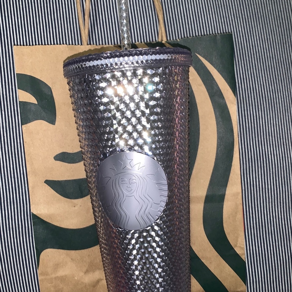 Starbucks white platinum winter 2019